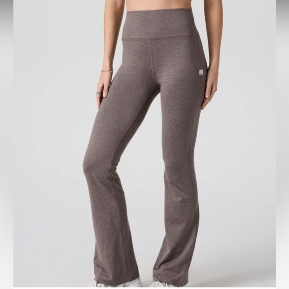VUORI Halo Slim Flare Pants in Chia Heather Sz. Large NWT